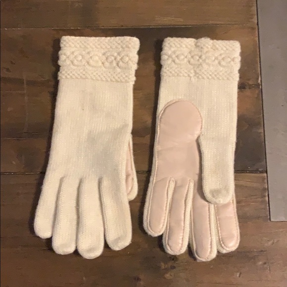 Vintage Accessories - Vtg cream knit gloves